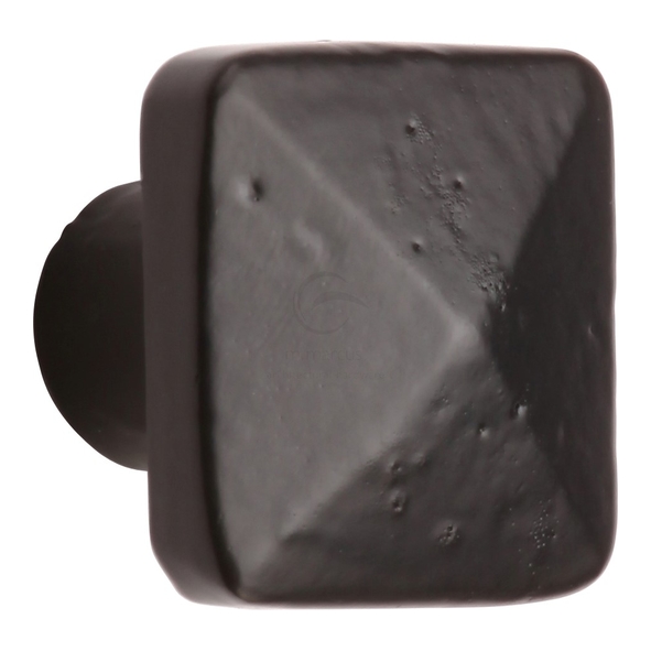 FB390 32 • 32 x 30mm • Smooth Black Iron • Heritage Brass Pyramid Square Cabinet Knob